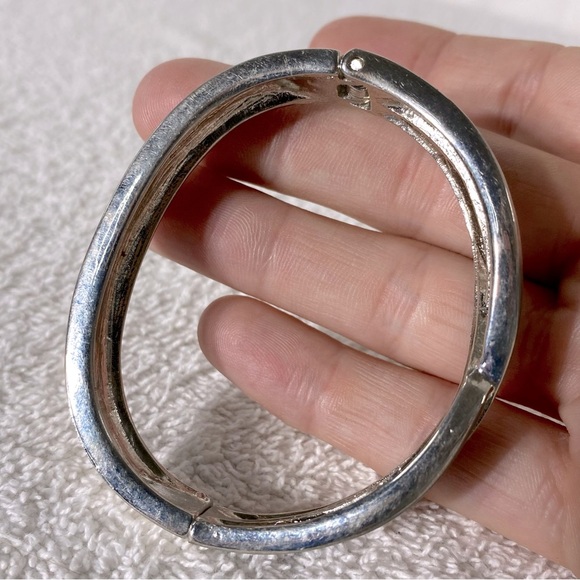 Vintage Elegant Silver & Black Tone Metal Bracelet - Picture 10 of 11